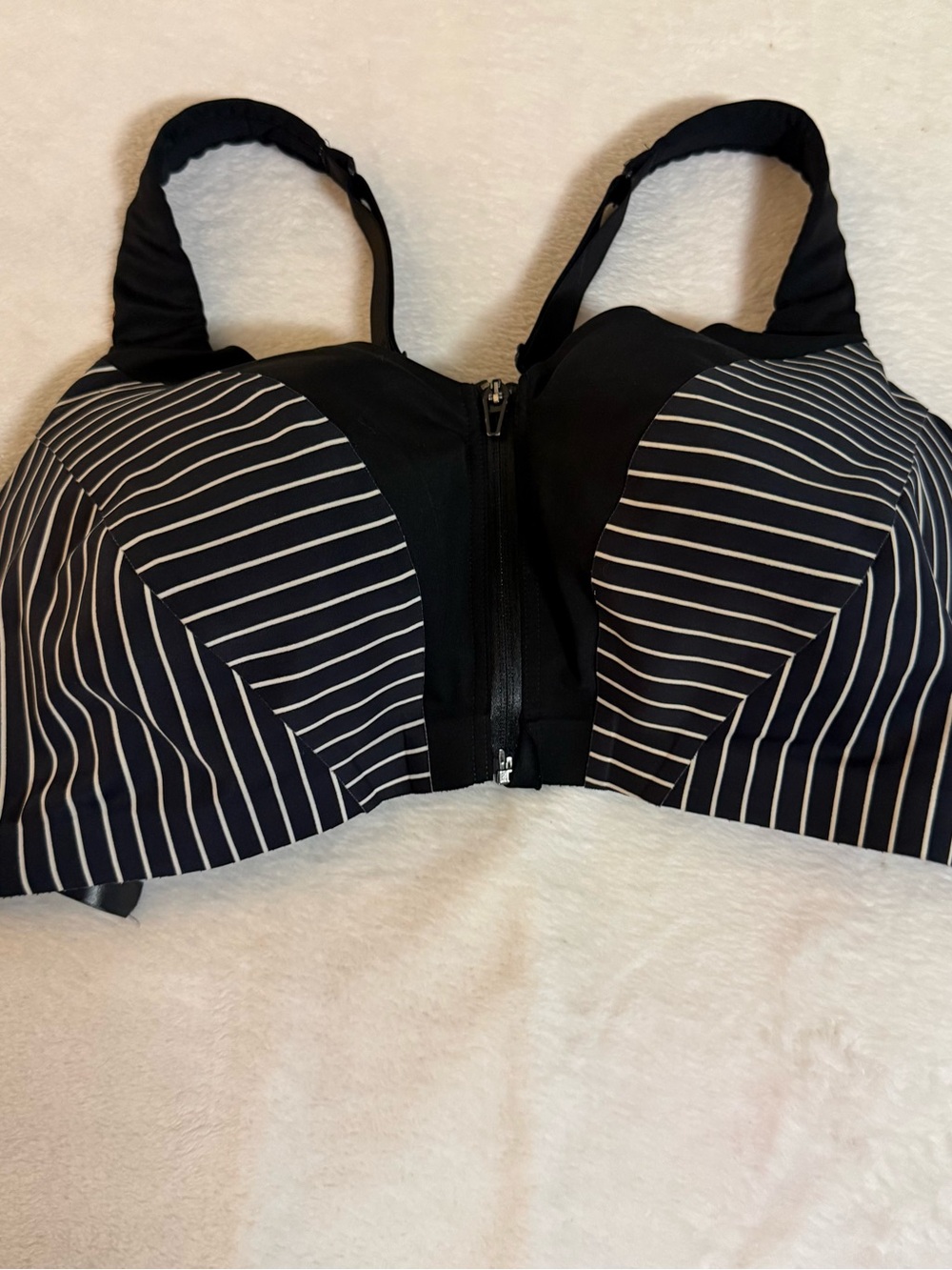 Victoria’s Secret Knockout Sports Bra 40DD Front Zip Black White Striped Padded